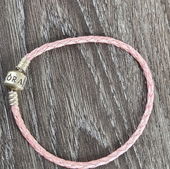 PANDORA SINGLE SHIMMERING PINK LEATHER BRACELET WITH PANDORA CLASP AND CHARMS - Picture 1 of 3